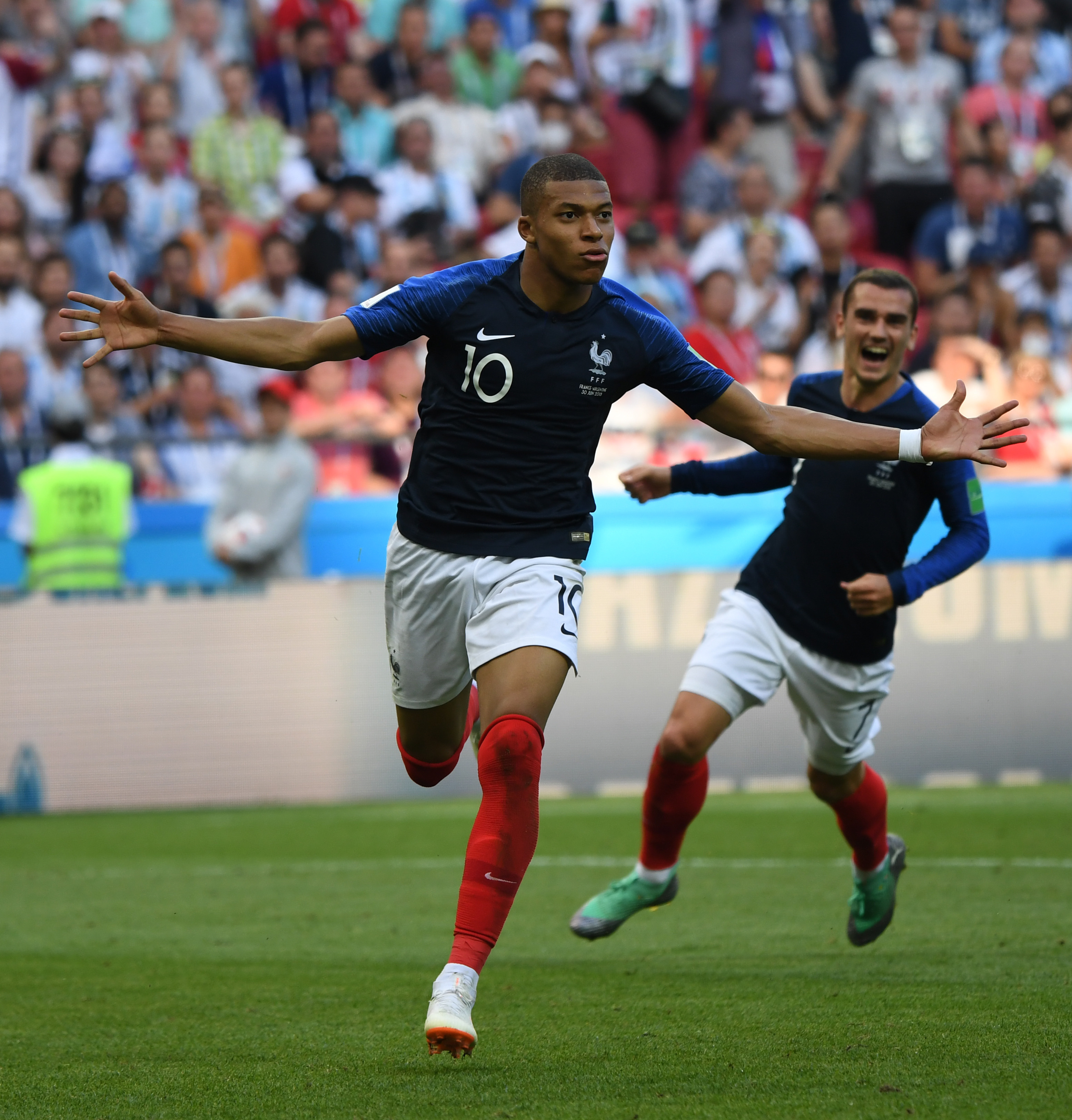 坎贝尔：我的速度不比范德芬慢，高速情况下我还能灵活移动（坎贝尔：速度不逊范德芬，高速奔跑我依旧灵活）