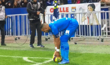 NBA杯战报：东契奇35+11，湖人129-119击败独行侠（NBA季中赛快讯：东契奇35+11，湖人129-119力克独行侠）