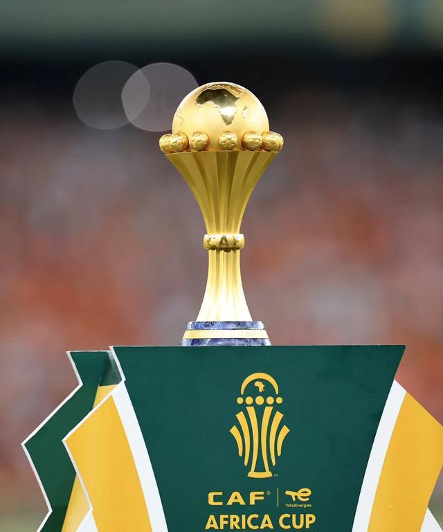 杰伦·约翰逊成为08年詹姆斯以来连续两场砍三双最年轻的前锋（杰伦·约翰逊成自2008年詹姆斯以来最年轻连砍两场三双的前锋）