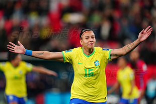 巴萨中场控制力回升（巴萨重拾中场掌控）