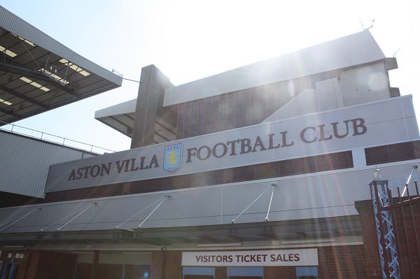 1-3逆转！巴萨诺坎普击败马竞，7连胜终结，榜首优势更稳固（主场3-1翻盘！巴萨力克马竞，终结对手7连胜，巩固榜首优势）