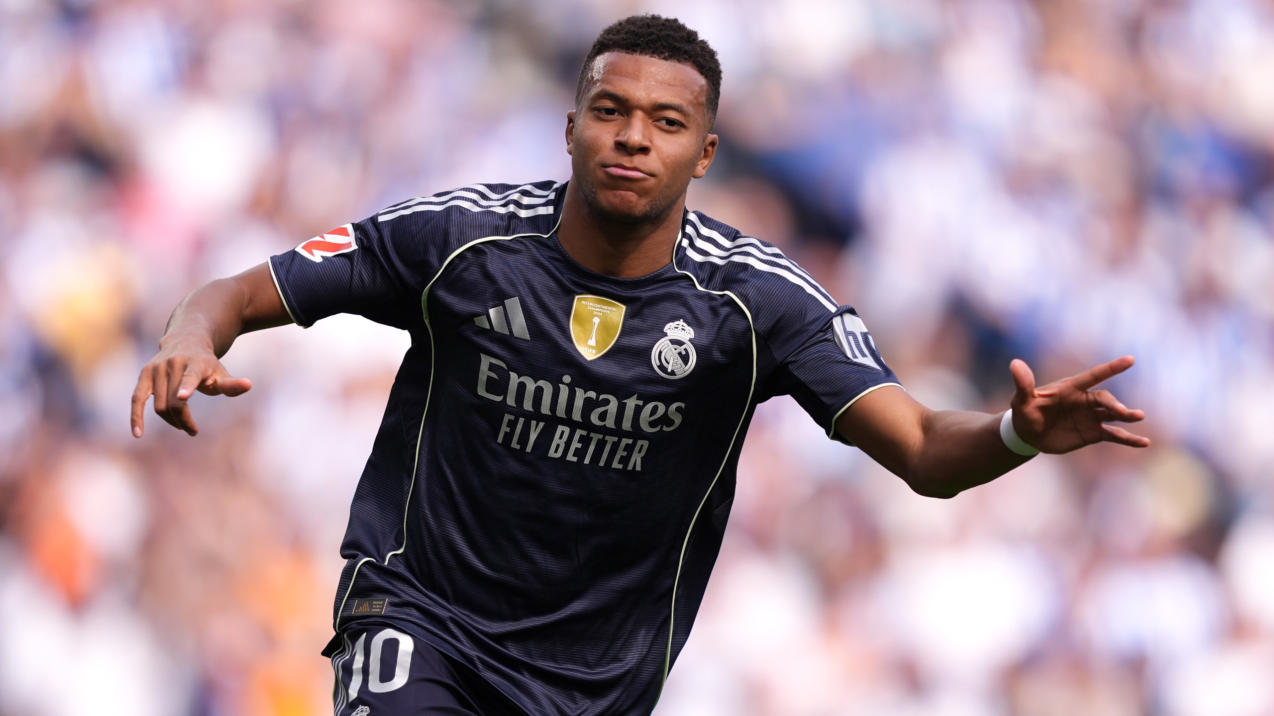 邮报：红军vs毕包前安菲尔德主看台发生误报，球迷被暂时疏散（邮报：利物浦vs毕尔巴鄂赛前安菲尔德主看台误报，球迷短暂撤离）