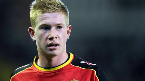 尤文全队和球迷一起出现在登机口，斯帕莱蒂和球迷们友好互动（尤文全队与球迷同现登机口，斯帕莱蒂亲切互动）