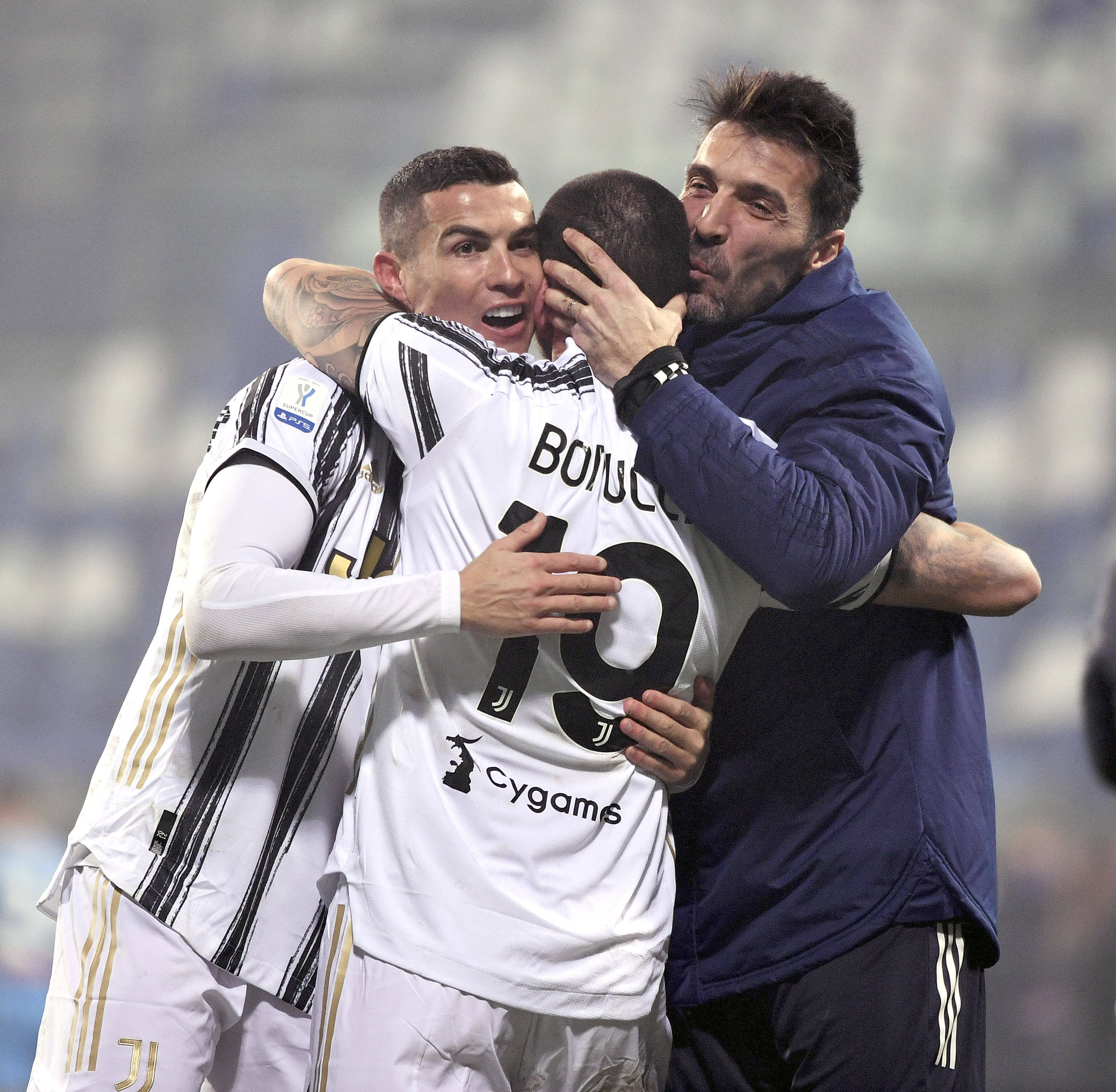 德天空：拜仁将里德视为莱默尔的替补，估价2500-3500万欧（德天空：拜仁把里德视作莱默尔的替身，身价约2500万至3500万欧）