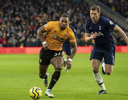 表现惊艳！伊力福拉提10中6贡献17分&半场上演精彩压哨（状态火爆！伊力福拉提10投6中砍下17分，半场奉上压哨好戏）