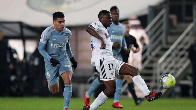 上海U20男足球员：感谢徐根宝指导，81岁高龄还尽力陪伴我们（上海U20男足球员致谢徐根宝：81岁仍倾力指导与陪伴）