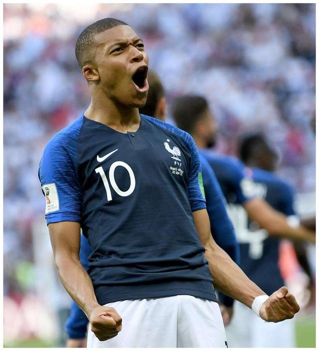 真要走了？孙兴慜在赛后领奖前多次拒绝佩戴队长袖标（离队信号？孙兴慜赛后颁奖前屡次拒绝戴队长袖标）