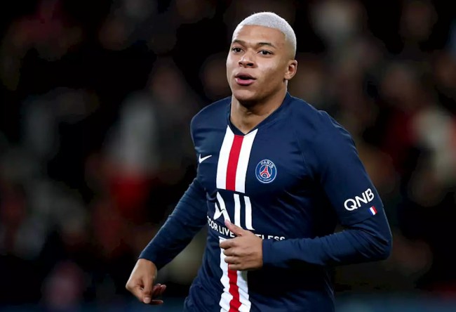 电讯报：纽卡可能无法在冬窗签下阿尔克马尔中场斯密特（电讯报：纽卡冬窗追阿尔克马尔中场斯密特恐难成行）