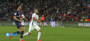 小将赛后拥抱母亲太感人