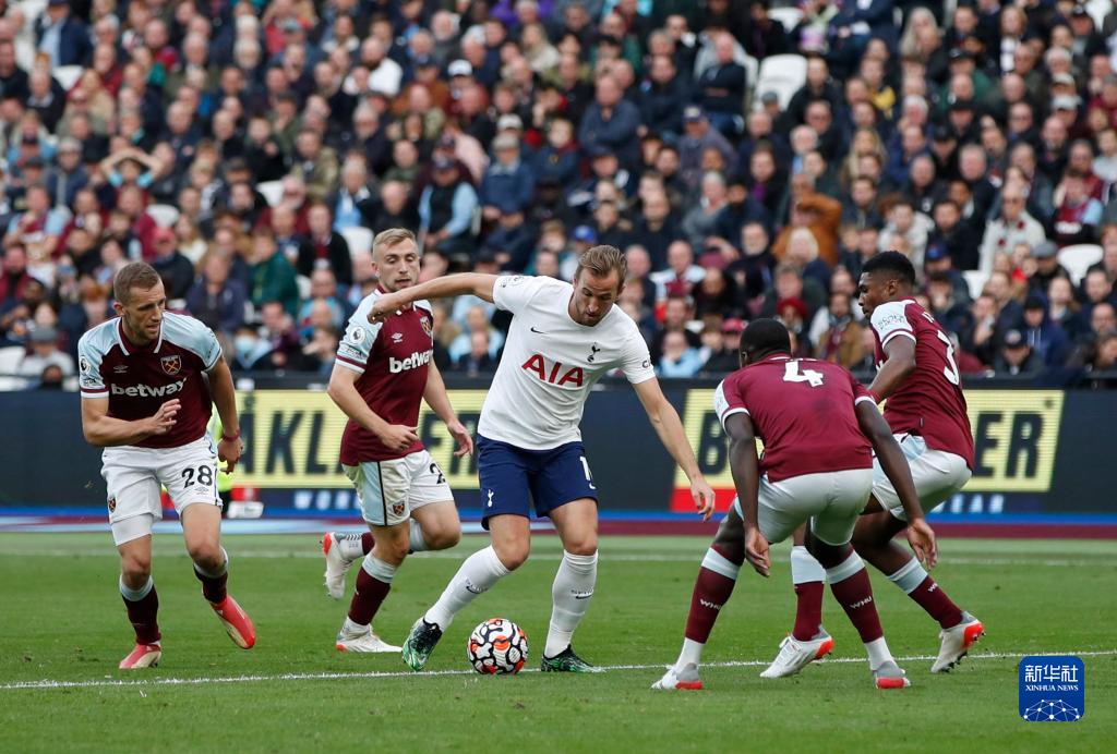 每一拍都是爱心！张江镇这场街区羽毛球比赛挥洒汗水，更温暖人心（挥拍传爱，暖意满城：张江镇街区羽毛球赛热力开打）