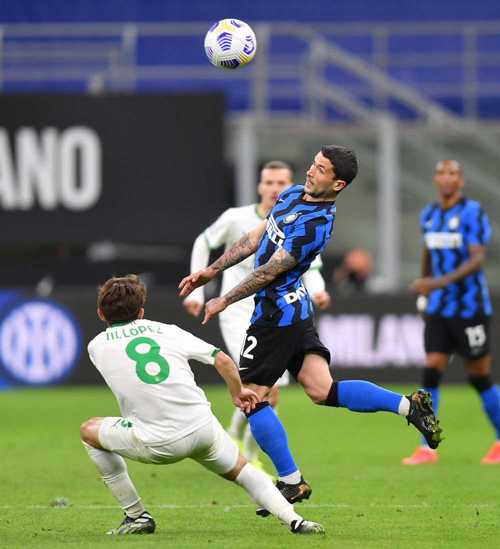 萨索洛主场迎战佛罗伦萨，保级无忧对决深陷泥潭（萨索洛主场战佛罗伦萨：一方保级无虞，一方深陷泥潭）