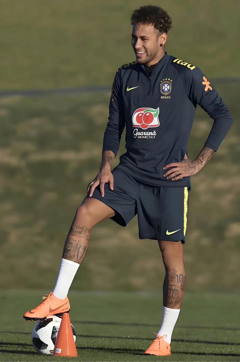 六台：维尼首次感觉到不受皇马球迷全力支持，对续约产生疑问（六台：维尼首度感到皇马球迷支持不足，续约意向生疑）