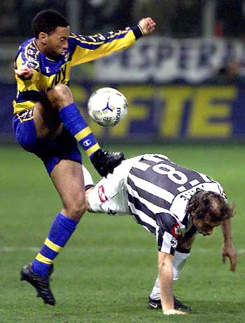 意甲第13轮纪律报告：阿莱格里对裁判出言不逊染红被停赛一场（意甲第13轮纪律通报：阿莱格里辱骂裁判领红，被禁赛一场）