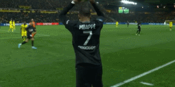 阿森纳欧冠小组／联赛阶段取得10连胜，仅次于拜仁和利物浦（阿森纳欧冠小组赛与联赛豪取10连胜，仅逊拜仁与利物浦）